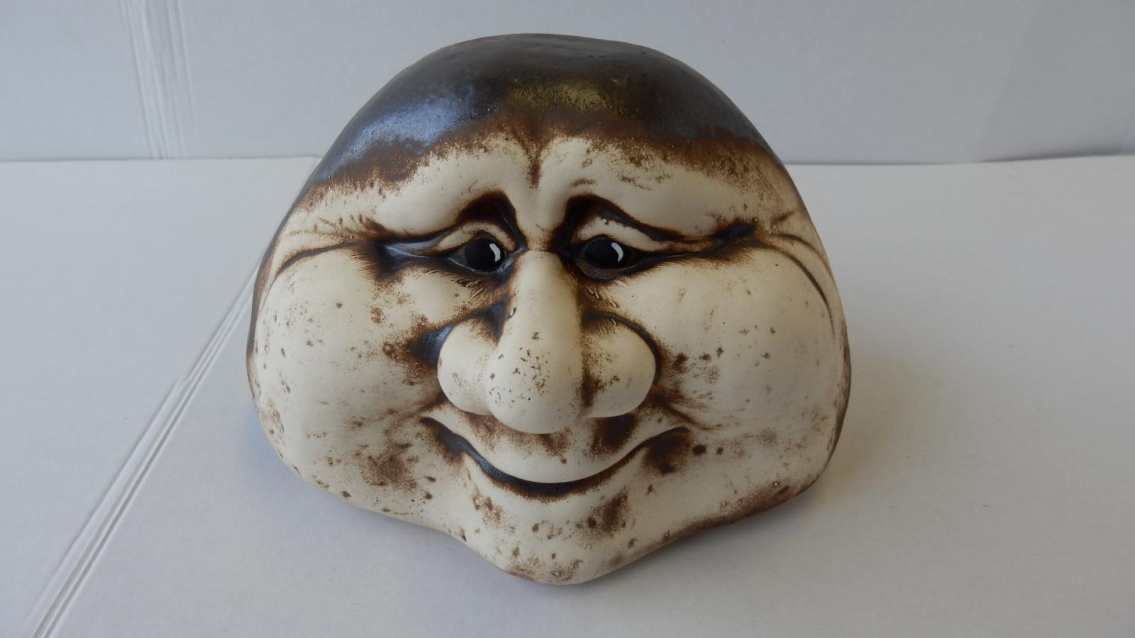 KÁMEN 8
